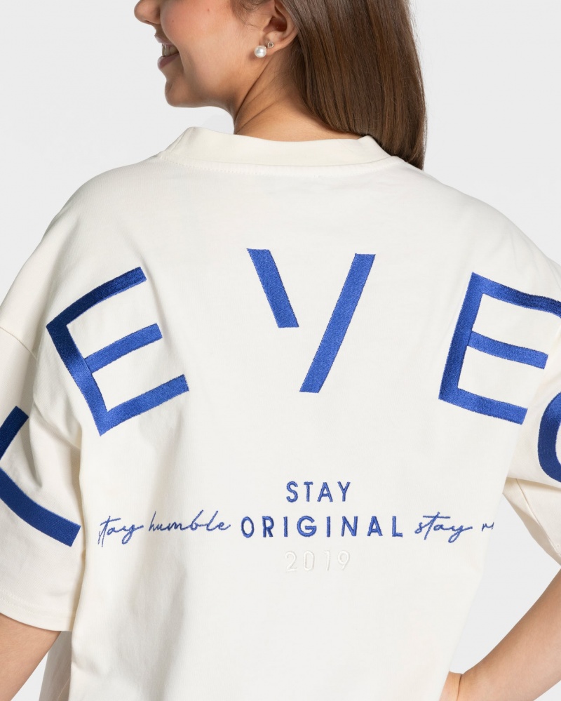 White Teveo Signature Oversized Women's T-Shirt | UK-YNZB93781